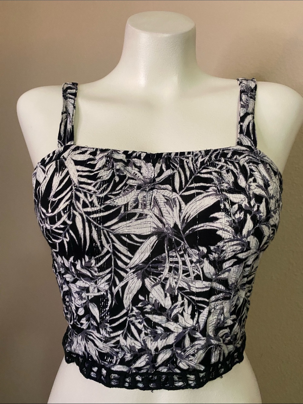 Angie Black & White floral Print boho festival crop tank Top M 🖤